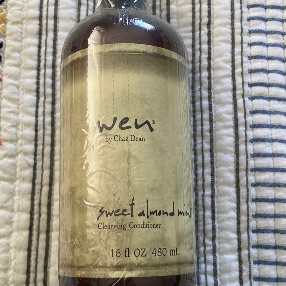 Wen sweet almond mint 
Cleaning conditioner 16 fld oz